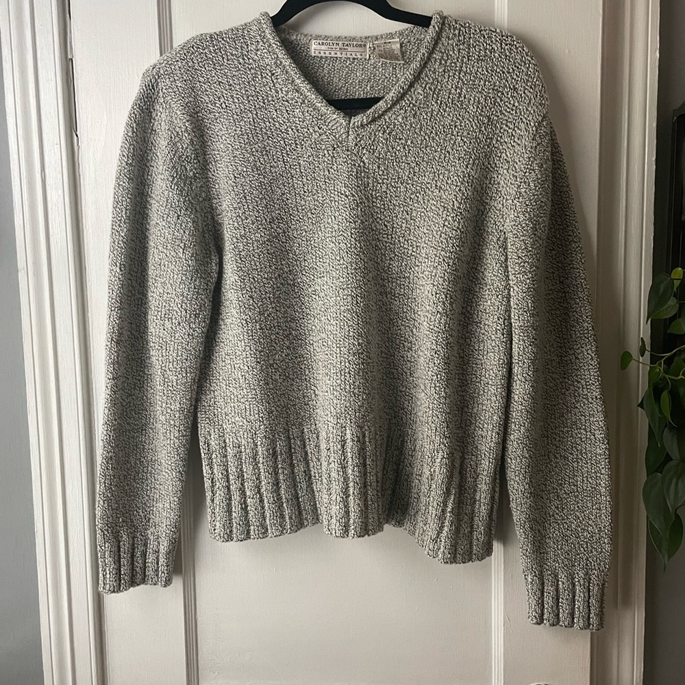 Women’s Sweater - Picture 3 of 5